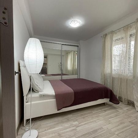 Renting Solutions Iulius Mall Iasi Eksteriør billede