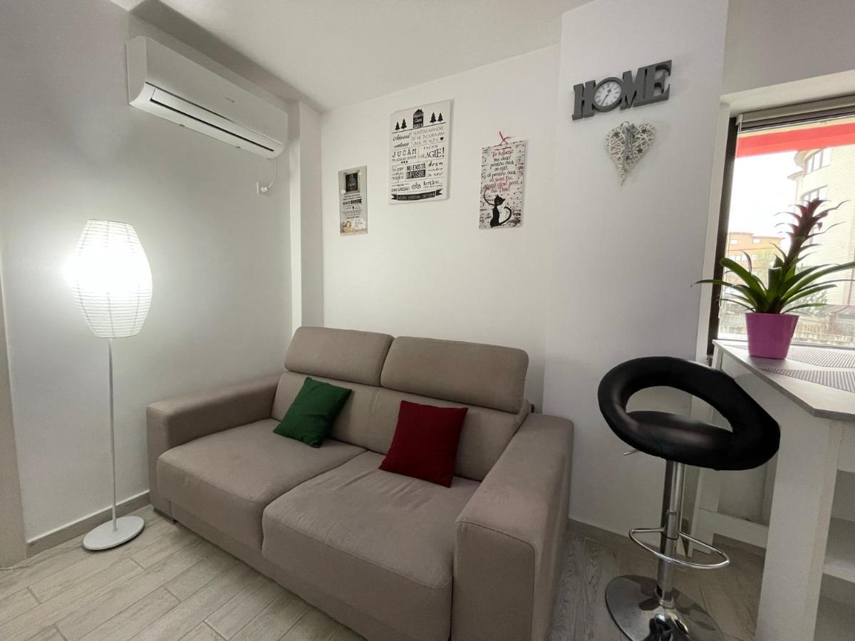 Renting Solutions Iulius Mall Iasi Eksteriør billede